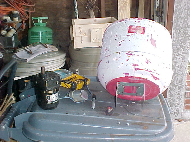 motor and plastic gastank tub for the muller.jpg